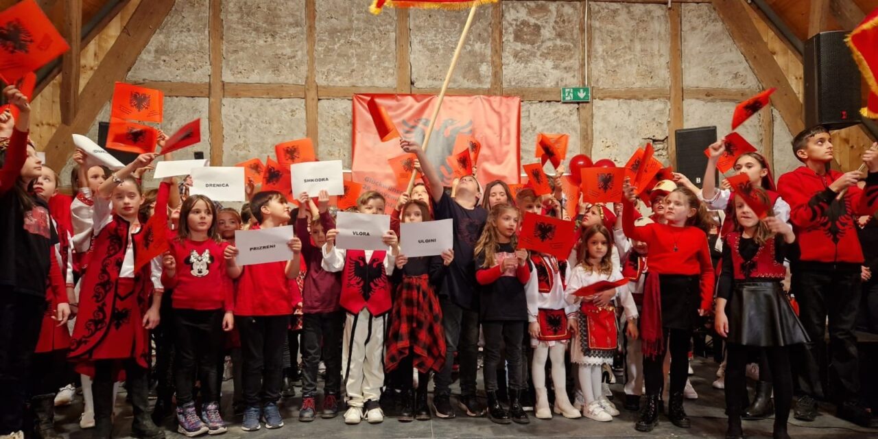 Gëzuar nxënës, prindër, mësues 28 Nëntorin – Ditën e Shpalljes së Pavarësisë së Shqipërisë!