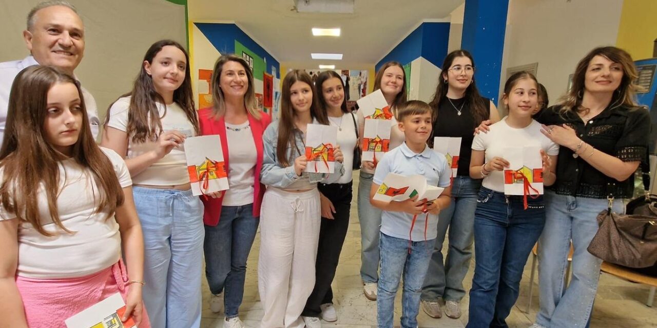 Nxënës e mësues nga Zvicra në vizitë te kolegët e klasave të arbërishtes në Kalabri