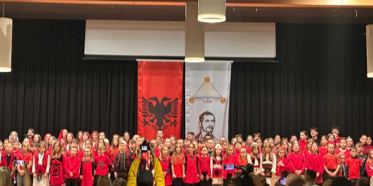 Afrim Nevzadi – fotografisti që e shoqëron “Shkollën Shqipe” nëpër manifestime