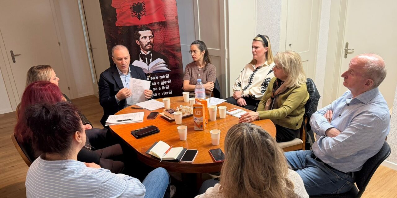 LAPSH “Naim Frashëri” në Argau mbajti një kuvend me mësimdhënës