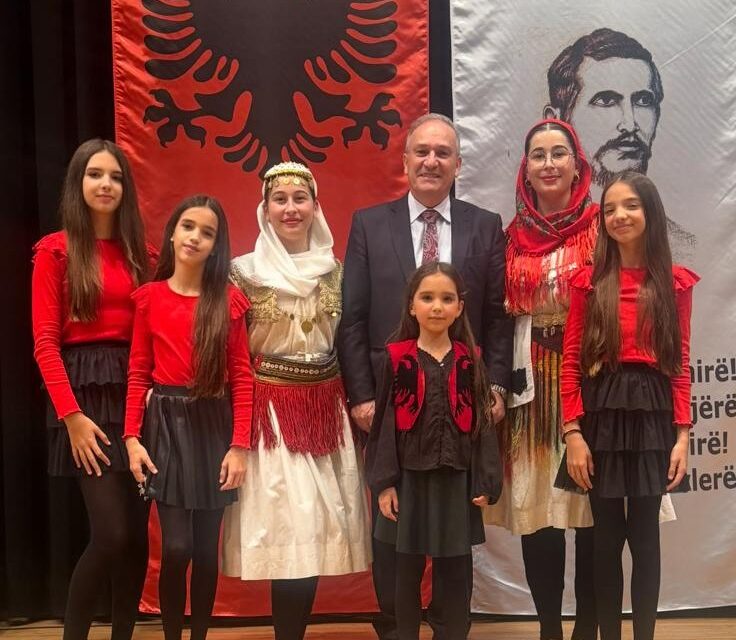 Gjuha shqipe është gjallëri që na mban të lidhur me atdheun